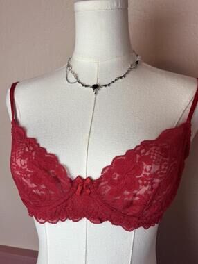 Frederick's of Hollywood red lace bra 36B nylon vintage romantic coquette